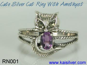gemstone cat ring with amethyst